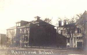 A 1905 photo of Ravenswood Elementary School. This was prior to the addition of the north and south wings by Alexander Hussander in 1912. Credit: Ravenswood School